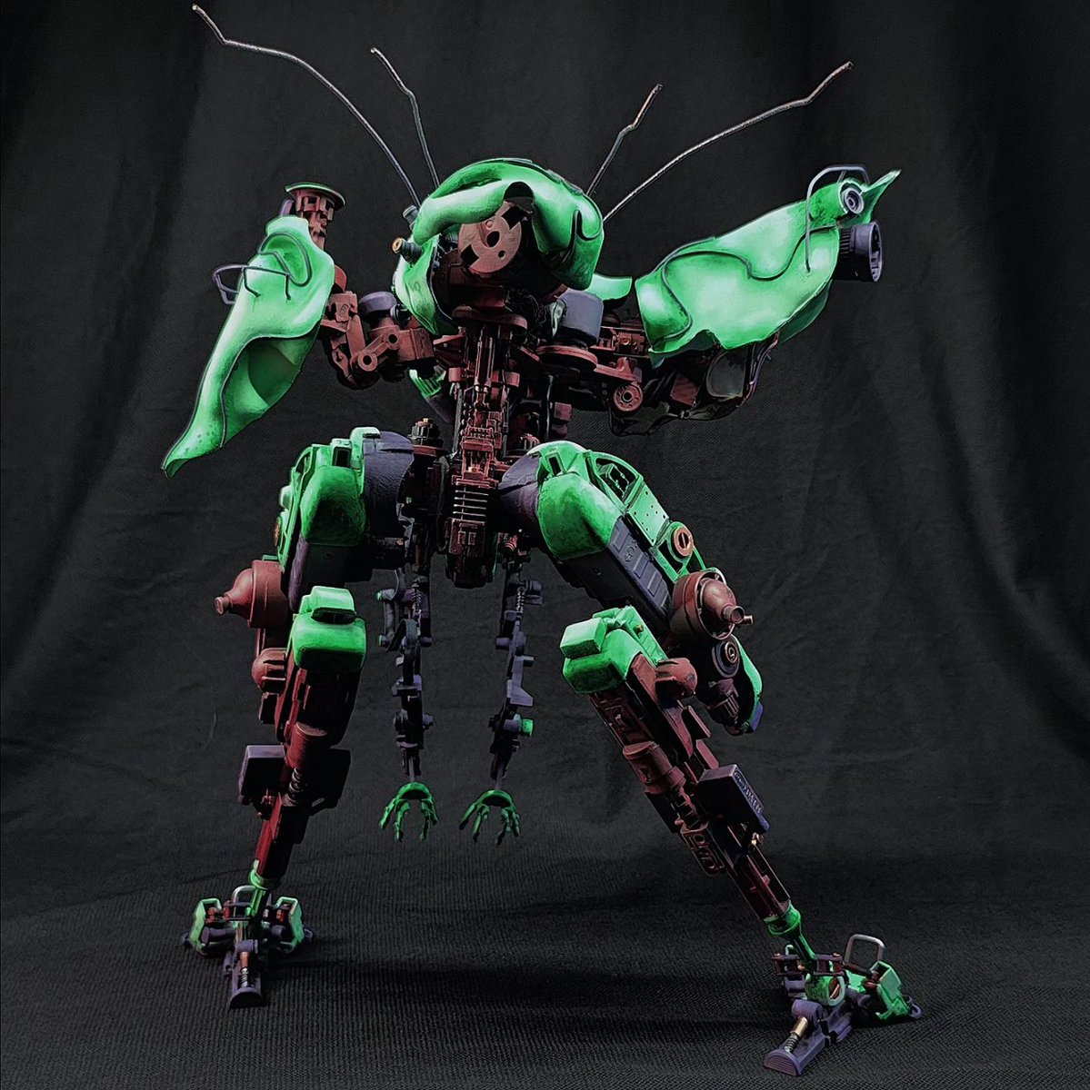 neielmont's tweet image. Burntmoth, by Kevin Monti.

Check out the #peculiarrobotcontest Instagram and Facebook page! this is my entry for that contest :)

#scratchbuild #trashbashing #mechadesign #scalemodel