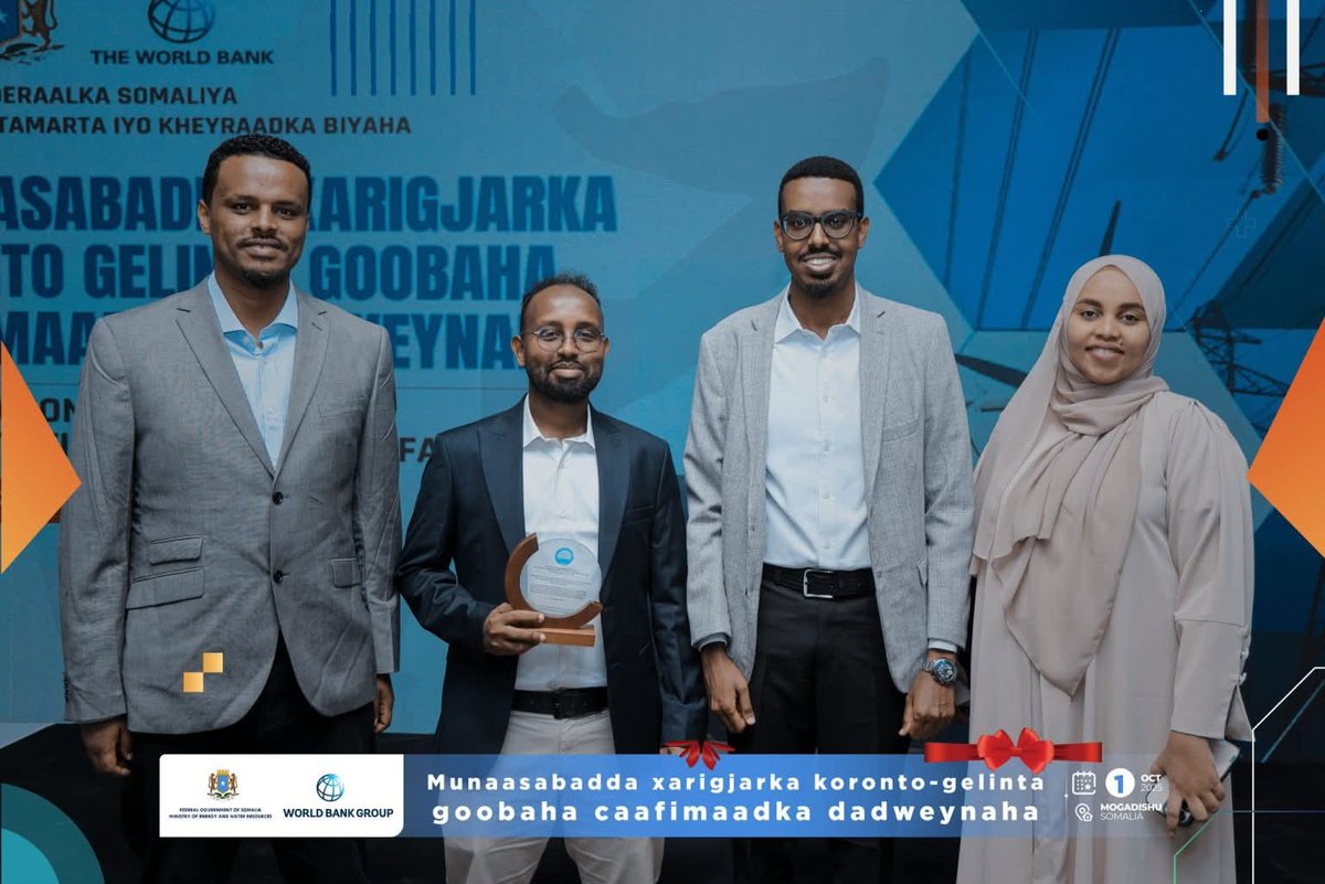 NortheastMediaN's tweet photo. Congratulations to the SESRP Project Team on this remarkable recognition! 👏

At today’s inauguration of 150 electrified public health facilities, H.E. PM @HamzaAbdiBarre honored the team with an award received on their behalf by Project Coordinator Liban Ali Ibrahim. #worldbank https://t.co/y7OtkFBu51