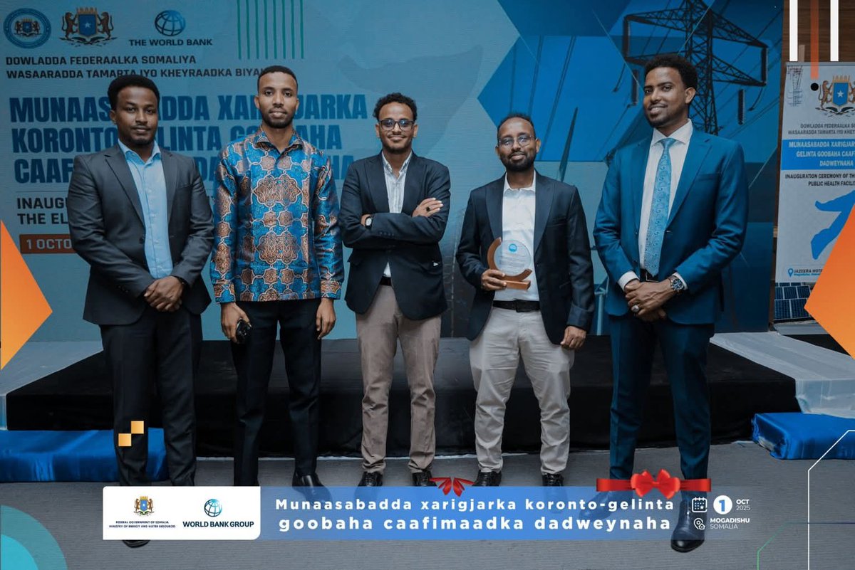 Congratulations to the SESRP Project Team on this remarkable recognition! 👏

At today’s inauguration of 150 electrified public health facilities, H.E. PM <a href="/HamzaAbdiBarre/">Hamza Abdi Barre</a> honored the team with an award received on their behalf by Project Coordinator Liban Ali Ibrahim. #worldbank