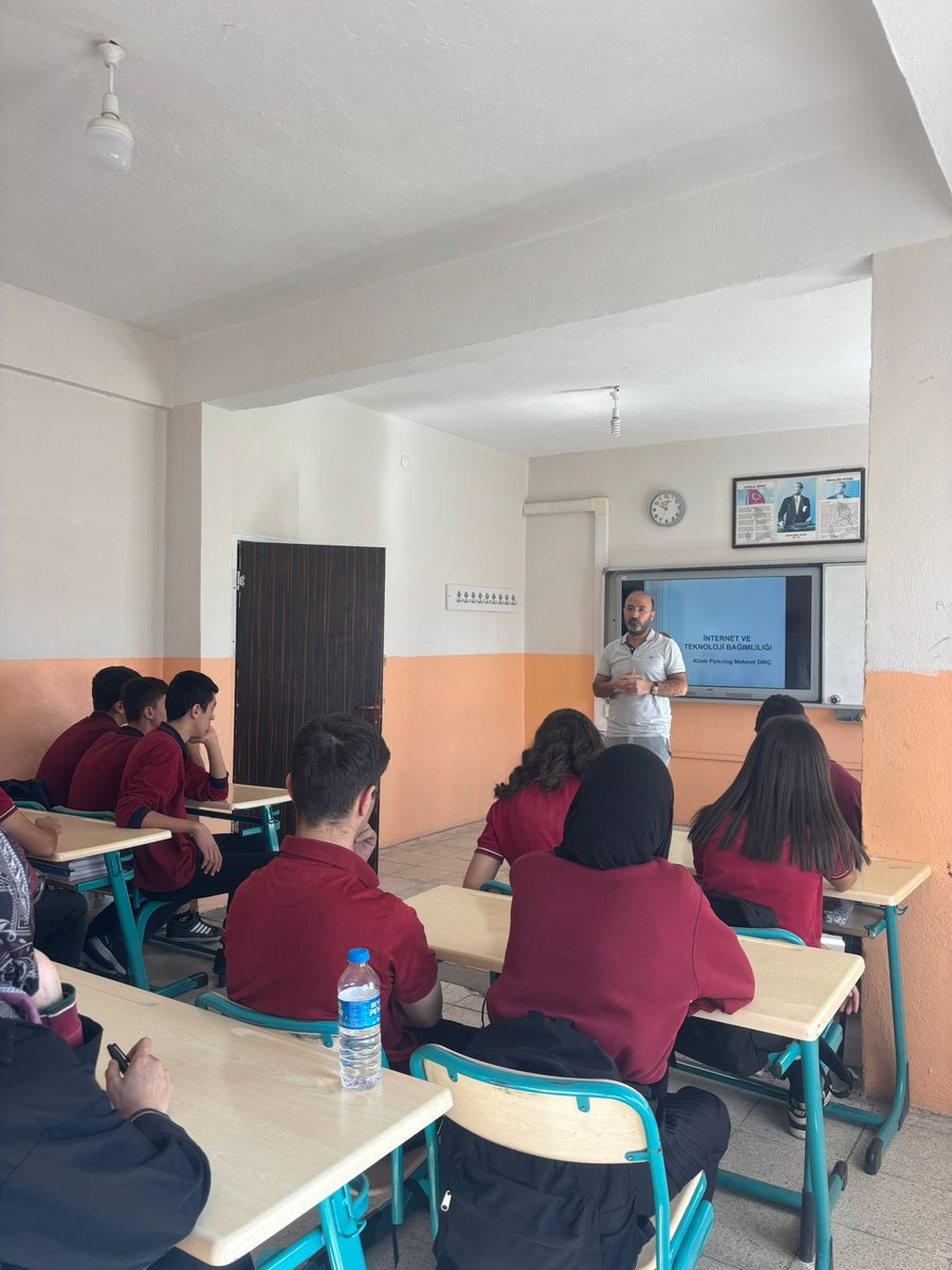 İlçe Sağlık Müdürlüğü tarafından Okulumuz öğrencilerine yönelik Dyt.Sedat SARIGÜL;obezite,sağlıklı beslenme vb. Psk.Osman ORTAÇ tarafından ise Teknoloji Bağımlılığı ve Güvenli İnternet kullanımı,Etkili ders çalışma vb.konularından eğitim verilmiştir. 
<a href="/mardinilmem/">Mardin İl Millî Eğitim Müdürlüğü</a>
<a href="/midyatilcemem/">Midyat İlçe Milli Eğitim Müdürlüğü</a>