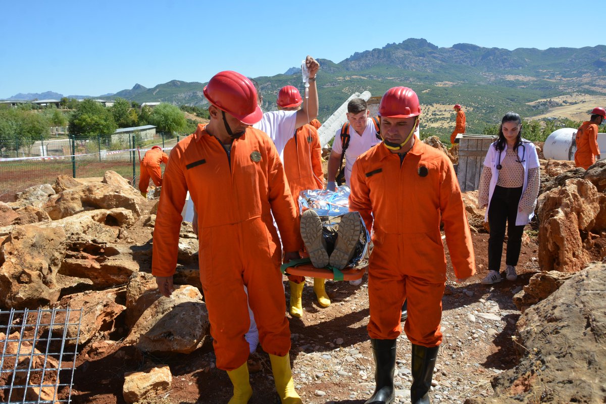 3’üncü Ordu Komutanlığı ana ast ve bağlı birlik komutanlıklarınca; senaryo çerçevesinde Deprem Tatbikatı icra edildi.

#MillîSavunmaBakanlığı