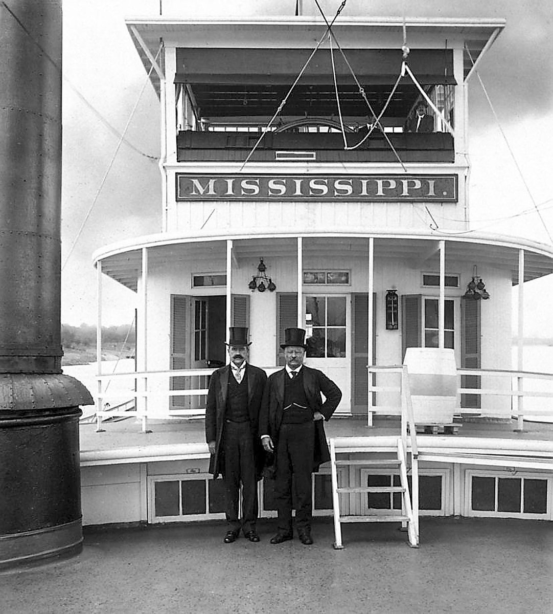 TRPresLibrary's tweet image. 🚢🏛️ On This Day – October 2, 1907 🏛️🚢
Roosevelt Champions America’s Waterways in St. Louis

On October 2, 1907, President Theodore Roosevelt stood before a packed audience in St. Louis to deliver a landmark address on the nation’s rivers and commerce. He urged federal action to…