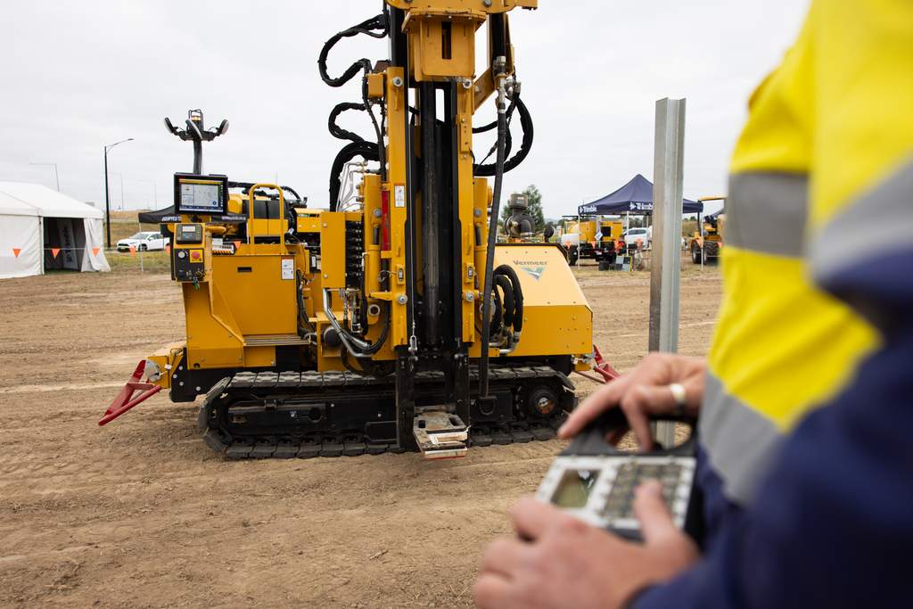 CompactEquip's tweet image. ICYMI: Trimble Machine Control Now Runs on Vermeer Remote Pile Drivers

compactequip.com/business/trimb…