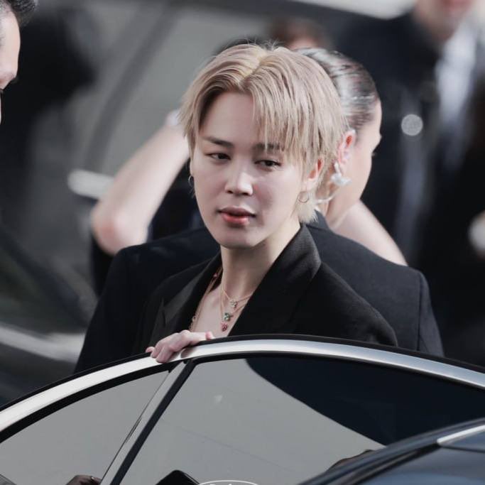 تیره ترین دونه برف🖤❄️|⊙⊝⊜ tweet media