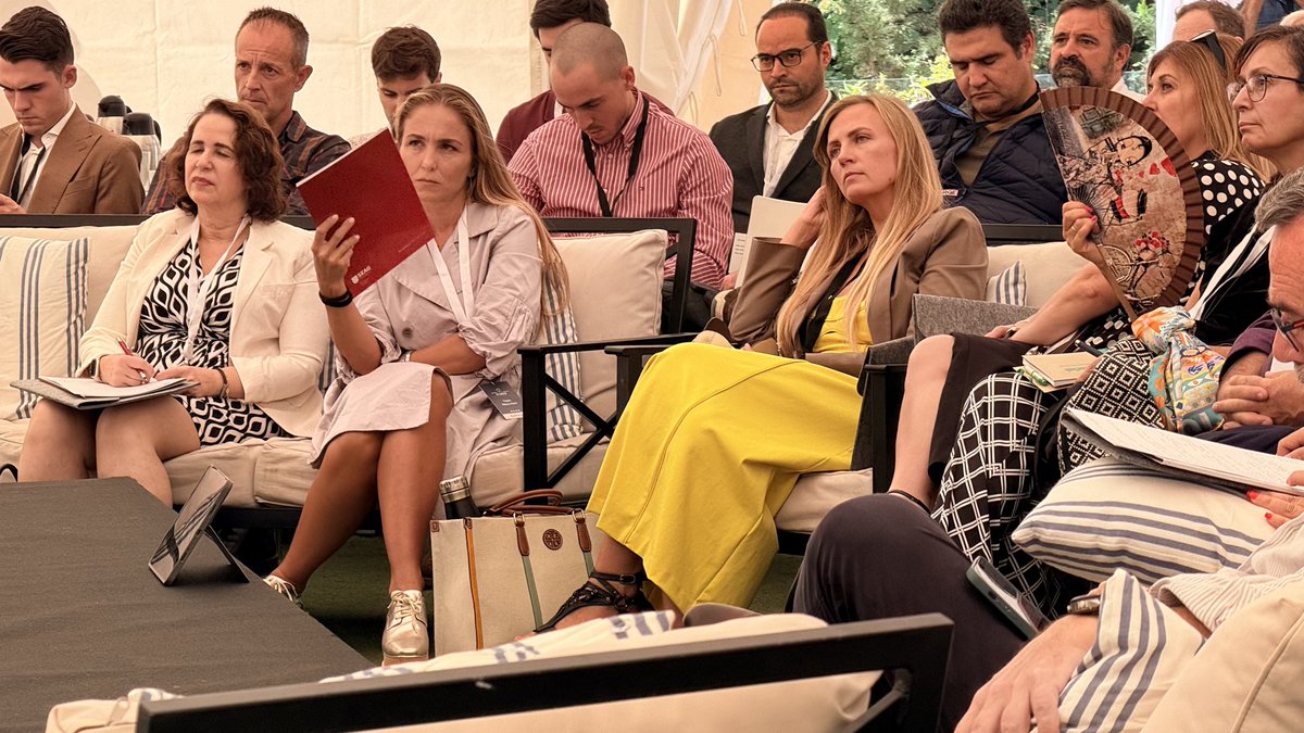 REConectaMadrid's tweet image. Alvaro Blazquez, fundador de MadridEasy, y Manuel Pradillo Martinez, gerente de P76 Construcción, cierran el ciclo de ponencias de #REConecta2025. 

Comparten con nosotros sus conocimientos sobre “Casos de éxito”. 

#REConecta #RealEstate #vivienda #inversiones #eventos #Madrid