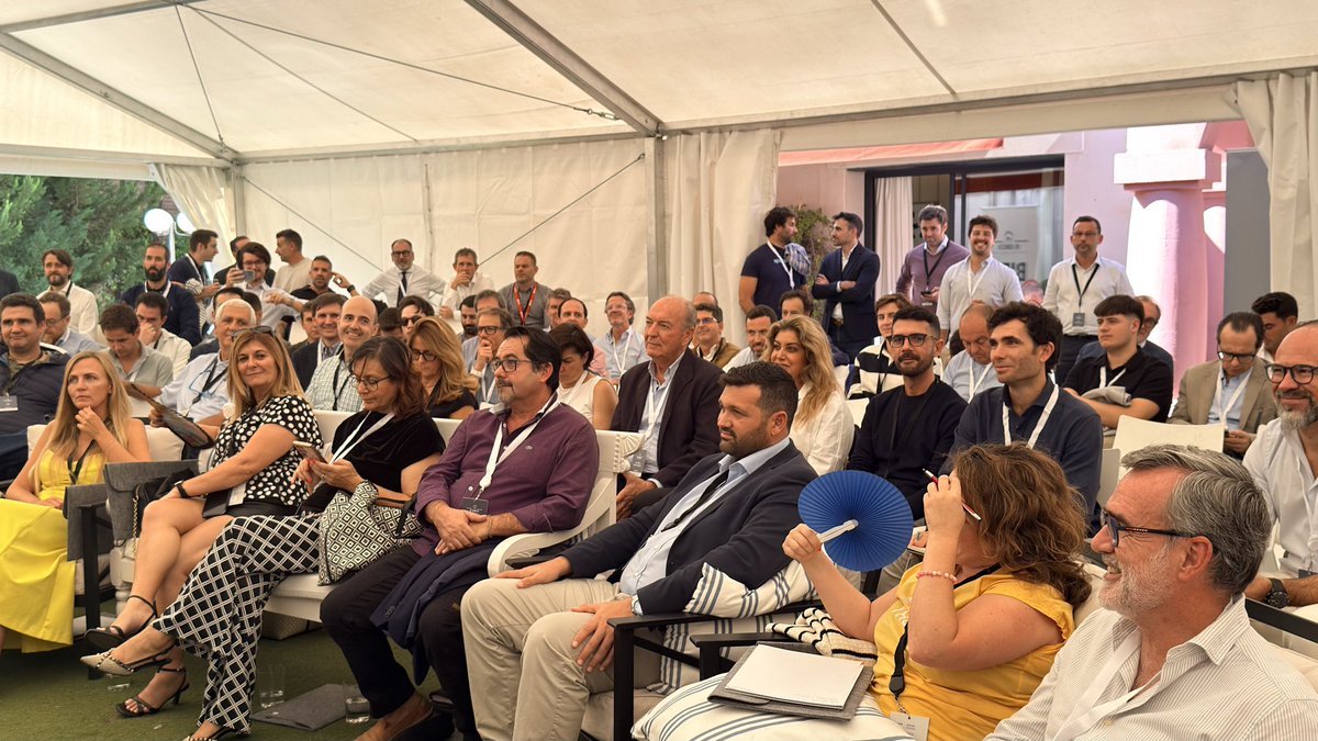 REConectaMadrid's tweet image. Alvaro Blazquez, fundador de MadridEasy, y Manuel Pradillo Martinez, gerente de P76 Construcción, cierran el ciclo de ponencias de #REConecta2025. 

Comparten con nosotros sus conocimientos sobre “Casos de éxito”. 

#REConecta #RealEstate #vivienda #inversiones #eventos #Madrid