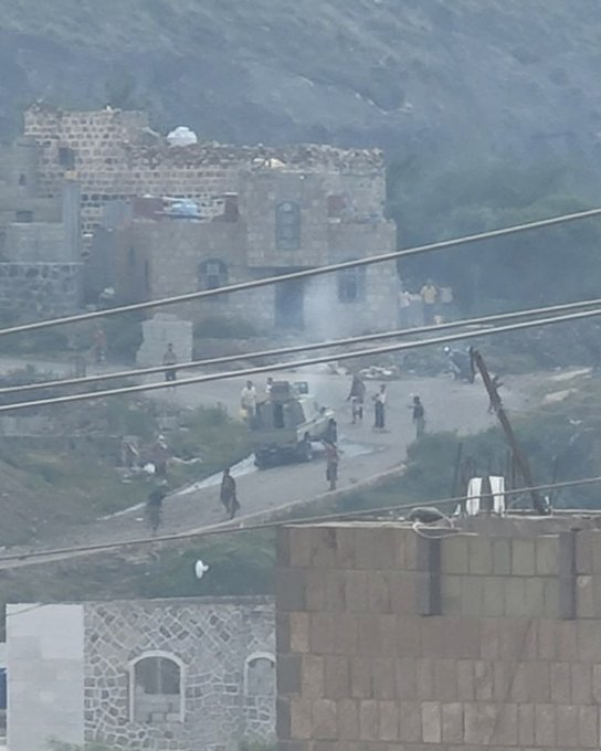 South24E's tweet photo. #BREAKING
Local sources: IED explosion targeted security campaign team in #AlTurba, Taiz resulting in clashes with armed men
#south24 https://t.co/qHz9fakPyb