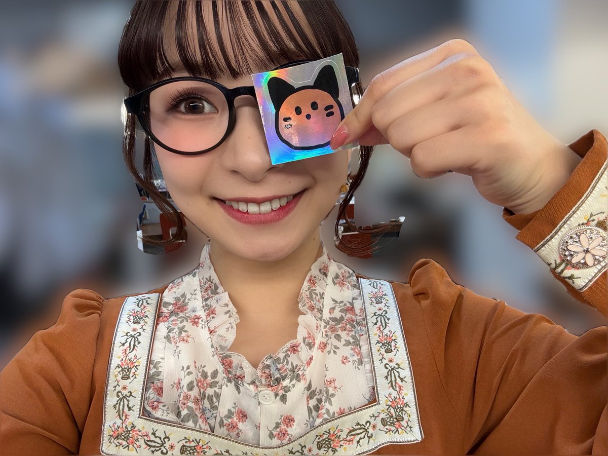 #星の導く夜に 
本日はチカでの出演、
2公演ありがとうございました💫

サントシール🐈‍⬛🧡
鏡前で見守ってくれています🧡

明日は夜公演！
お待ちしております🐾
#ホシミチ