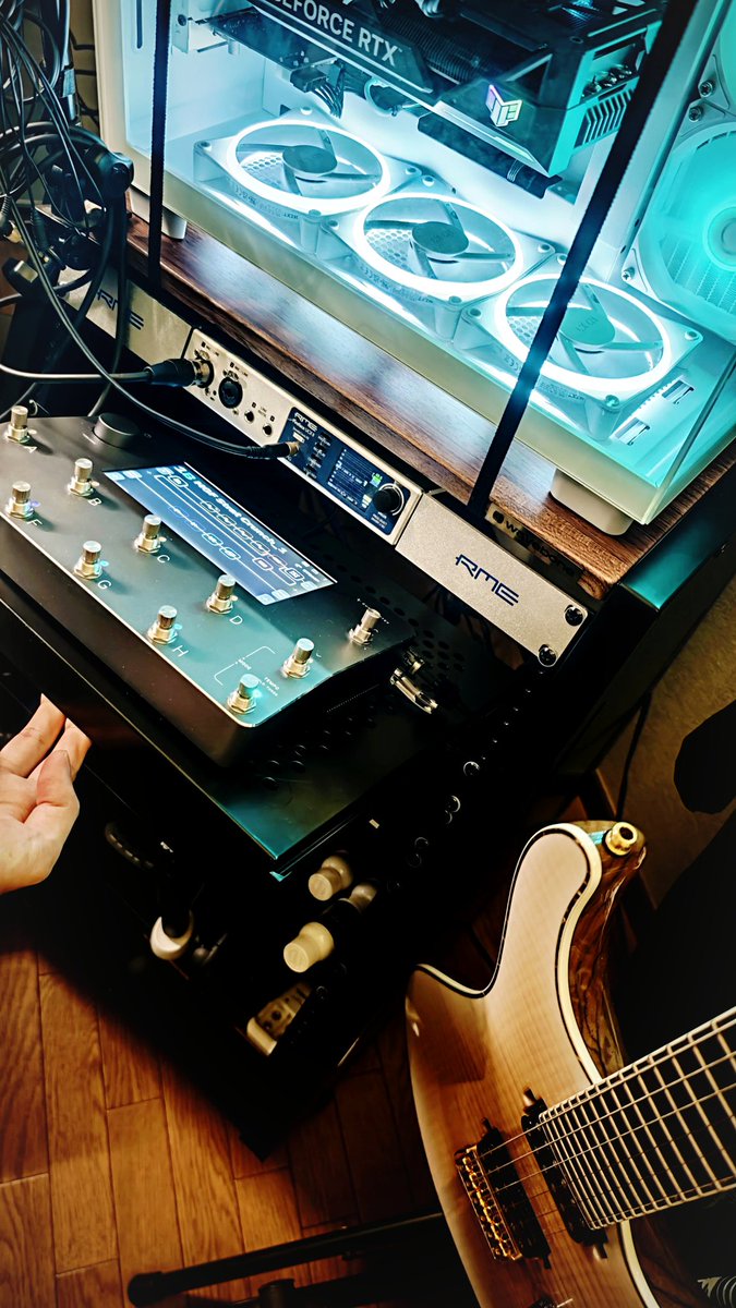 作曲家/ギタリストの作業環境(←new！)

ラックケースが輸入できたので環境更新！
QuadCortexや他エフェクターの
セッティングを引き出し収納できます🙌
とても綺麗になった〜当分これでいきます

#desksetup