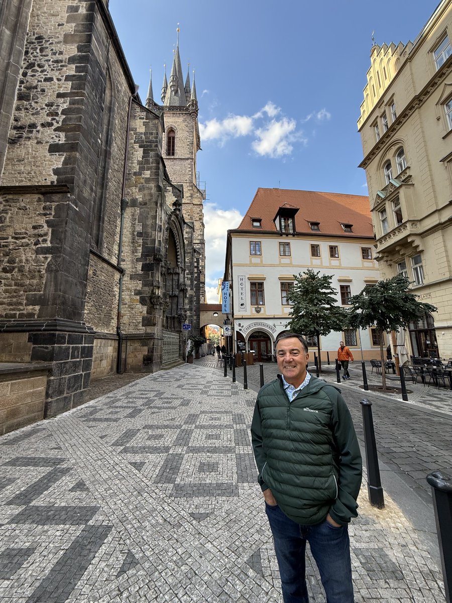 A small tip for Americans traveling abroad: At minimum, learn how to say, “please” and “thank you” in the native language that you are visiting. It means a lot in places like Czech Republic. děkuji 🤷🏼‍♂️🇺🇸 🇨🇿