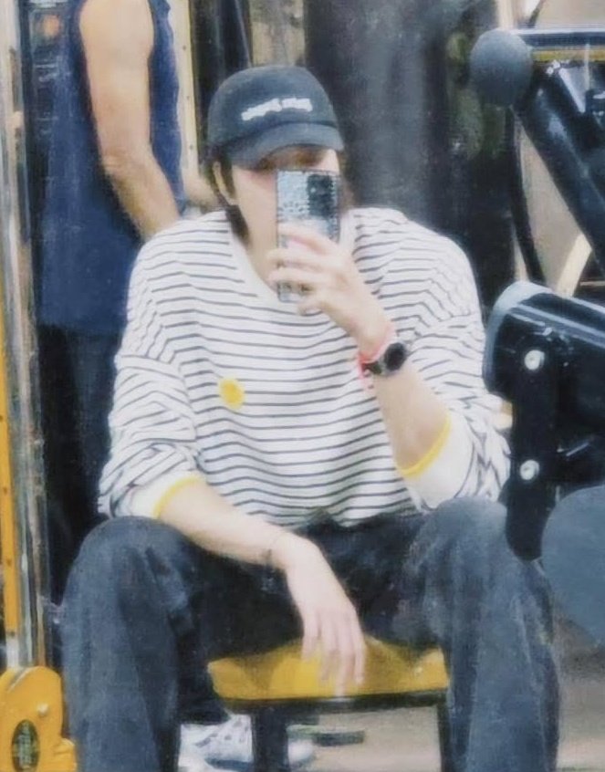 JSJSJSJS NANI IN THE GYM TOO HELLOOO !!! niran protector pete is cominggg !!! 

#hirunkit_