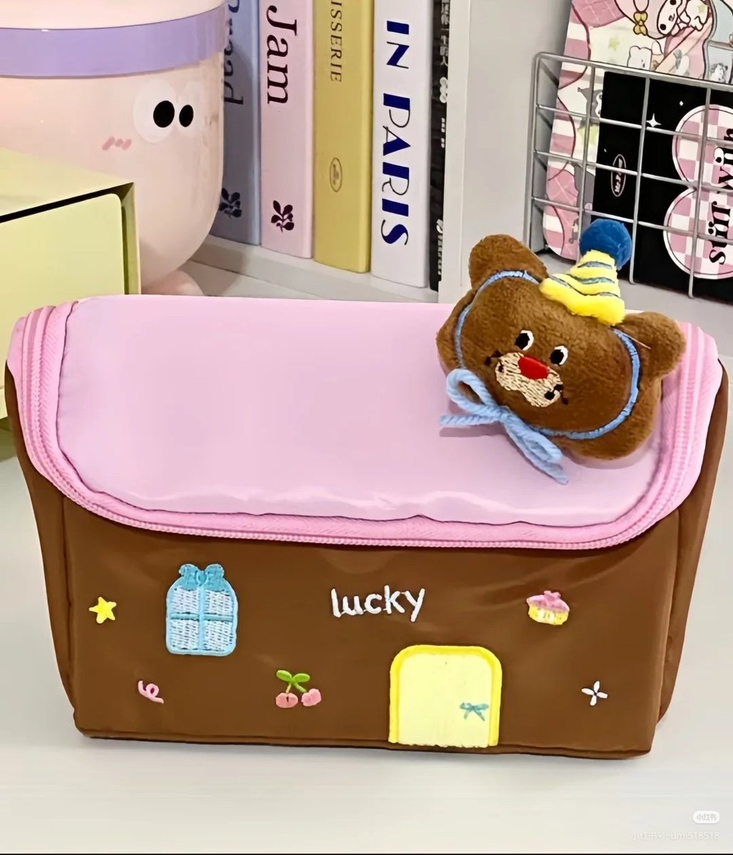bakpa0w's tweet photo. this makeup pouch is so cute to have and hold so much too https://t.co/uMbsMgHpFk