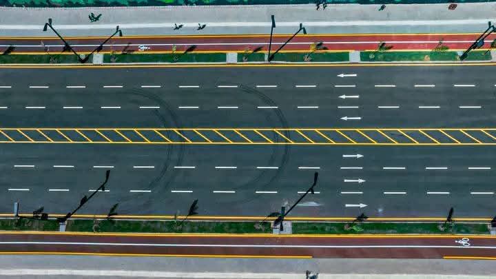 GashamaYohannes's tweet image. Ethiopia's 🇪🇹 #road network has been expanding in recent years In 2020, 🇪🇹 had an estimated 144,024 kms (89,492 miles) of all-weather roads.
In 2022/23, it is estimated to be 180,000 kms.
#Ethiopia
#infrastructureprojects
#Roads