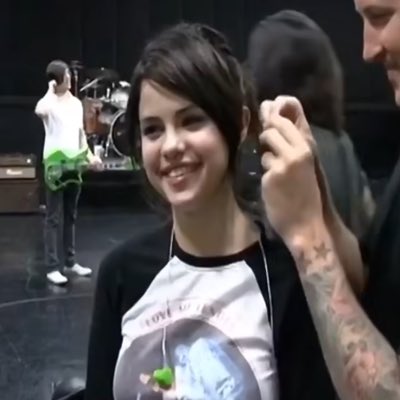 selendaxo tweet media