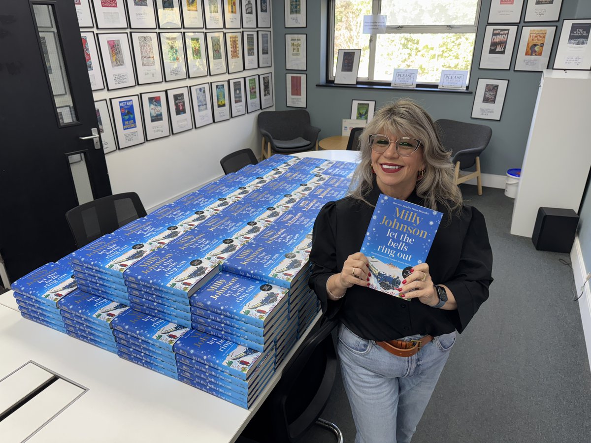 SUPER jealous that @rhawton got to visit <a href="/CPIGroup_/">CPI Group</a> with <a href="/millyjohnson/">📚✍️Milly Johnson ✒️🐕🐈‍⬛</a> this week! They gossiped, ate sandwiches, laughed... and Milly signed hundreds of copies of #LetTheBellsRingOut, available exclusively from your favourite independent #ChooseBookshops!

simonandschuster.co.uk/books/Let-the-…