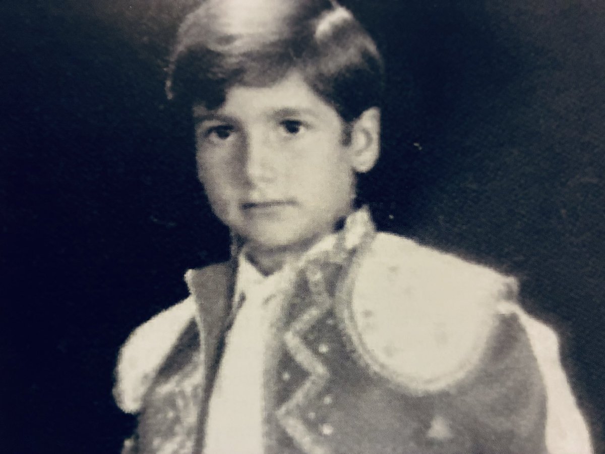 Hoy 2 de octubre cumple años el maestro de maestros, El Genio de la Puebla, 46 años como 46 soles para Morante. 

Lo que se hace rápido no dura. Las cosas grandes de la vida se han hecho siempre despacio y Morante es el máximo reflejo de ello.