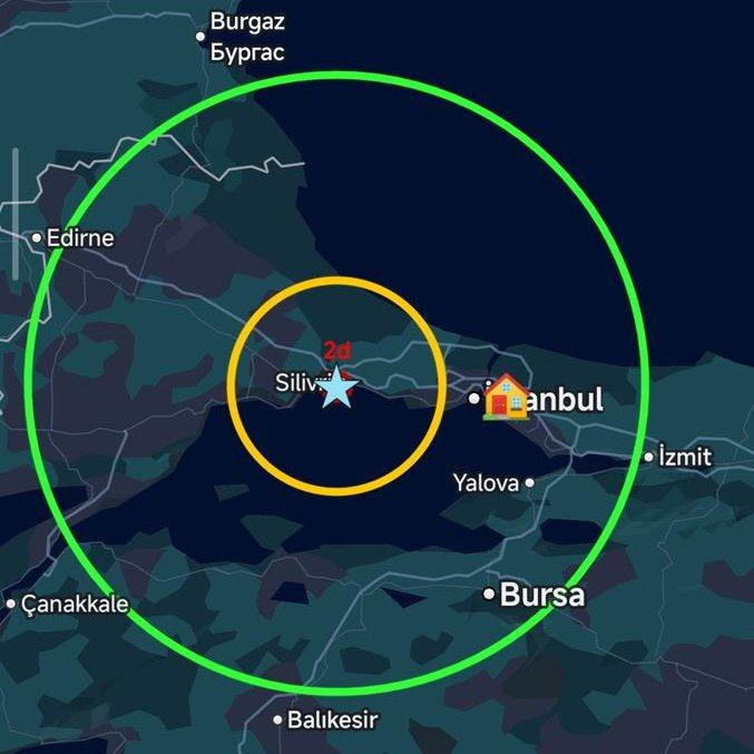 Marmara Denizi'nin 12 km derinliğinde meydana gelen 5.3’lük depremin ardından GSM operatörlerinde sorunlar yaşanıyor.