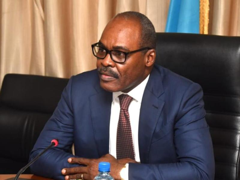 #RDC: François #Mwamba, le coordinateur du Conseil Présidentiel de Veille Stratégique (#CPVS), accuse  l'ancien ministre des Finances, Nicolas #Kazadi, « d’avoir orchestré, par son ministère une contractualisation irrégulière ayant ouvert la voie à un retard de 3 ans et un