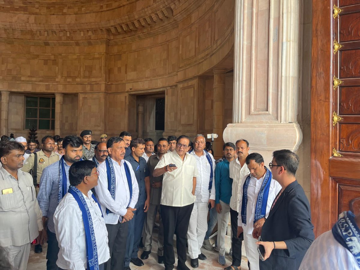 BSPUPofficial's tweet photo. बहन कुमारी मायावती जी के दिशा निर्देश पर हम सबके मसीहा मान्यवर श्री कांशीराम साहब जी के 9 अक्टूबर 2025 परिनिर्वाण दिवस पर श्रद्धांजलि कार्यक्रम लखनऊ जाने हेतु तैयारी व कार्यक्रम स्थल का निरीक्षण किया। https://t.co/IaQoshb1sN