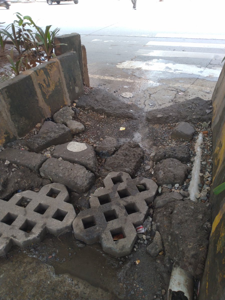 Opening in the median to facilitate road crossing near Kalpataru/Oberoi International on JVLR Jogeshwari East. I find walking on this very challenging. I am 76yo, otherwise fit. <a href="/mybmc/">माझी Mumbai, आपली BMC</a> <a href="/mybmcWardKE/">Ward KE BMC</a> <a href="/MMRDAOfficial/">MMRDA</a> <a href="/rajtoday/">Rajendra B. Aklekar</a>