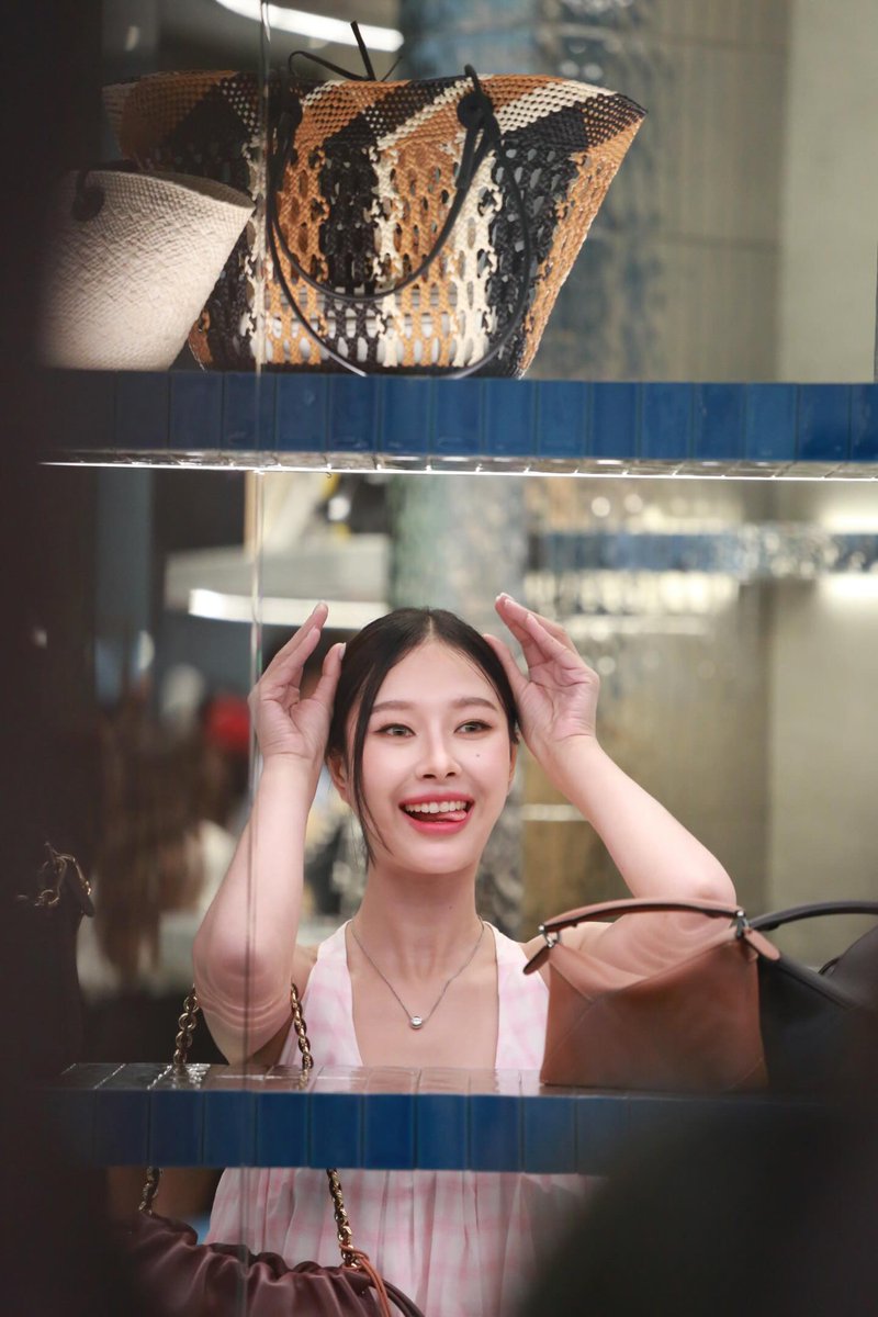 yiwen52ML6's tweet image. 11368: rying about nights he

MILK PANSA LOEWE SS26 
 
#LoewexMilkPansa