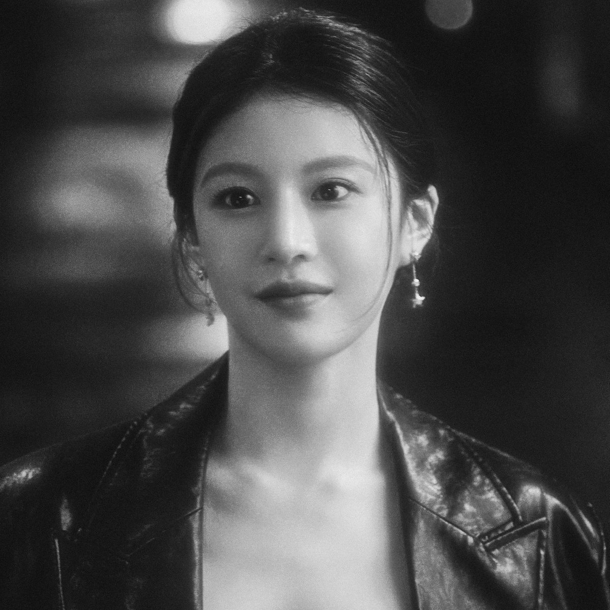 Vesperasoul's tweet image. "Who are                         "I am you, but
  you?"                              stronger &amp;amp; wiser."