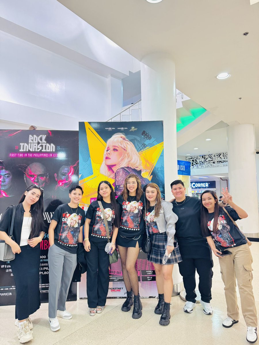 KKlangie's tweet photo. @Klarissedguzman Atake po ang mga fersons mowm!! ♥️♥️ https://t.co/reL2glFQQw