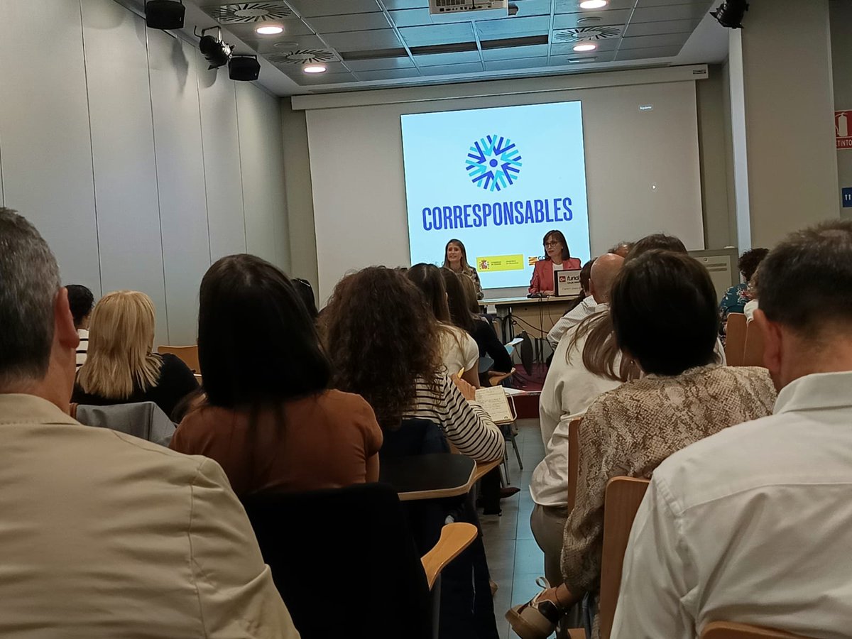aragon_famcp's tweet photo. 👪 Jornada Plan #Corresponsables #Aragon
Nuestra vicepresidenta, Yolanda Sevilla, ha inaugurado las jornadas organizadas por la #FAMCP sobre el Plan Corresponsables Aragón junto a la directora del Instituto Aragonés de la Mujer (#IAM) ,María Antoñanzas. https://t.co/ix3AmaVi0J