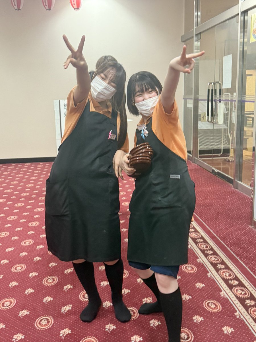 tokitokigreen's tweet image. 2025/9/30  #足利健康ランド 最終日
悔いの無いようありがとうの気持ちを込めてラストの大騒ぎ🥳
たくさんの思い出の詰まった場所でみんなで楽しめて幸せでした✨🎶
またどこかで会いましょう！☺️
ウェイターのお姉さんも今までお疲れ様でした🌸