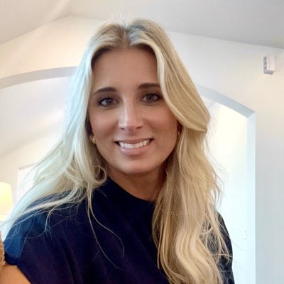 StephSmucker's tweet photo. #NewProfilePic https://t.co/p52GiUlvU7