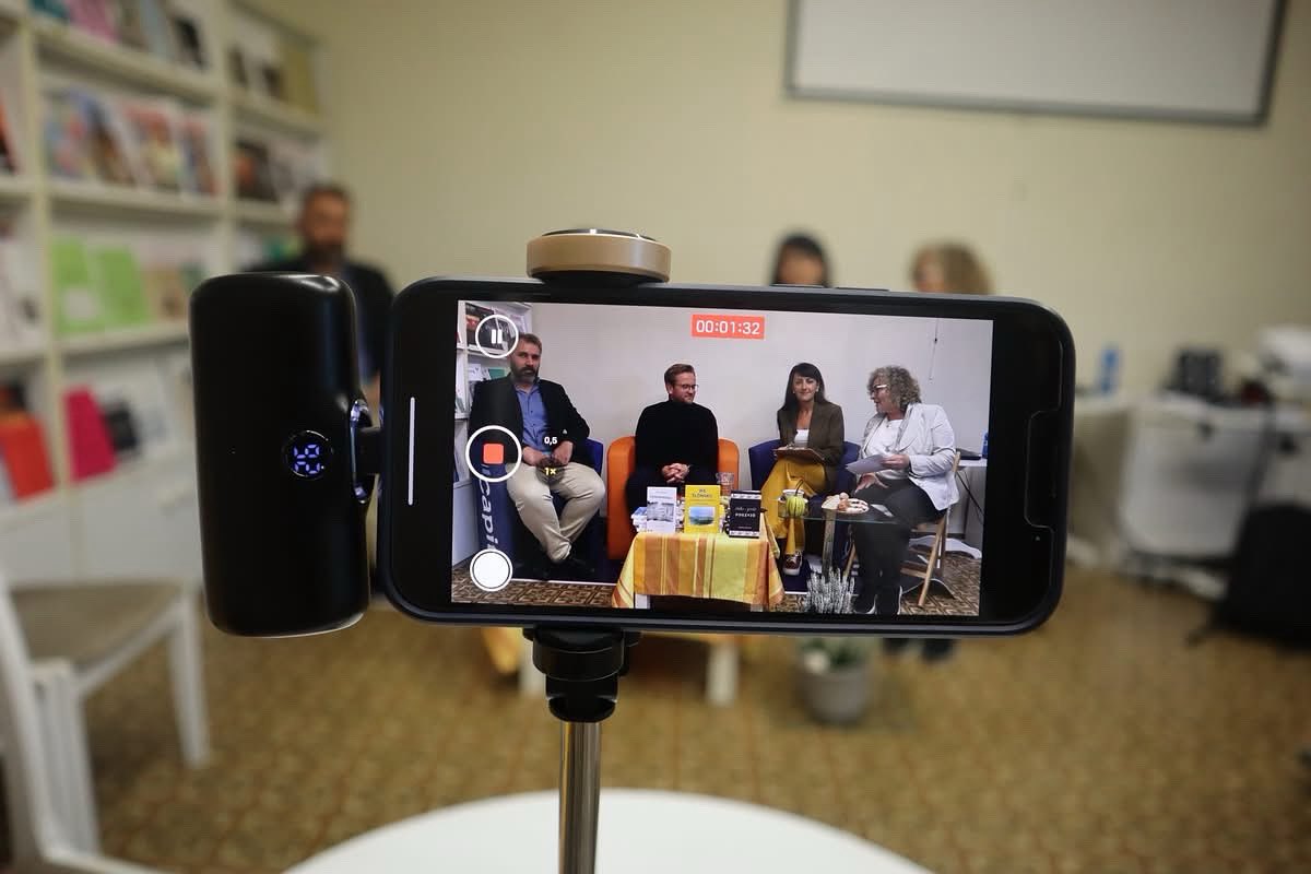 Das Video vom Treffen "#MehrsprachigeLiteratur aus dem #Annabergland" in der #Österrich-Bibliothek #Oppeln ist nun online einzusehen. <a href="/izzie_nam/">Izabela Namyslik</a>

youtu.be/3GLVHmaZab0?si…