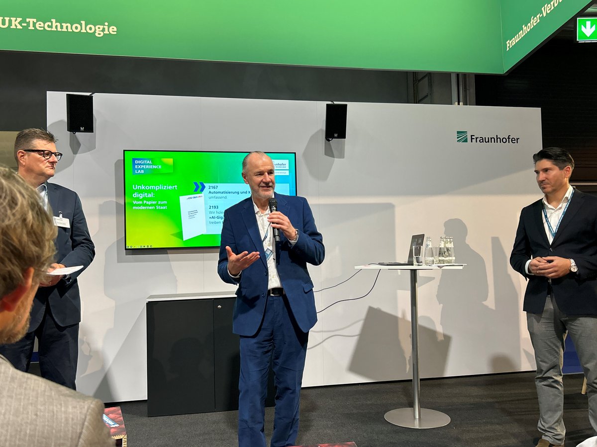 fraunhoferfokus's tweet image. Drei Tage @SmartCountryCon – Und wir mittendrin: Unsere Forscherinnen &amp;amp; Forscher haben mit Vorträgen, Keynotes &amp;amp; Impulsen gezeigt, wie #DigitaleSouveränität, Dateninfrastrukturen &amp;amp; Künstliche Intelligenz den öffentlichen Sektor nachhaltig verändern können.

#PublicSector #SCCON25
