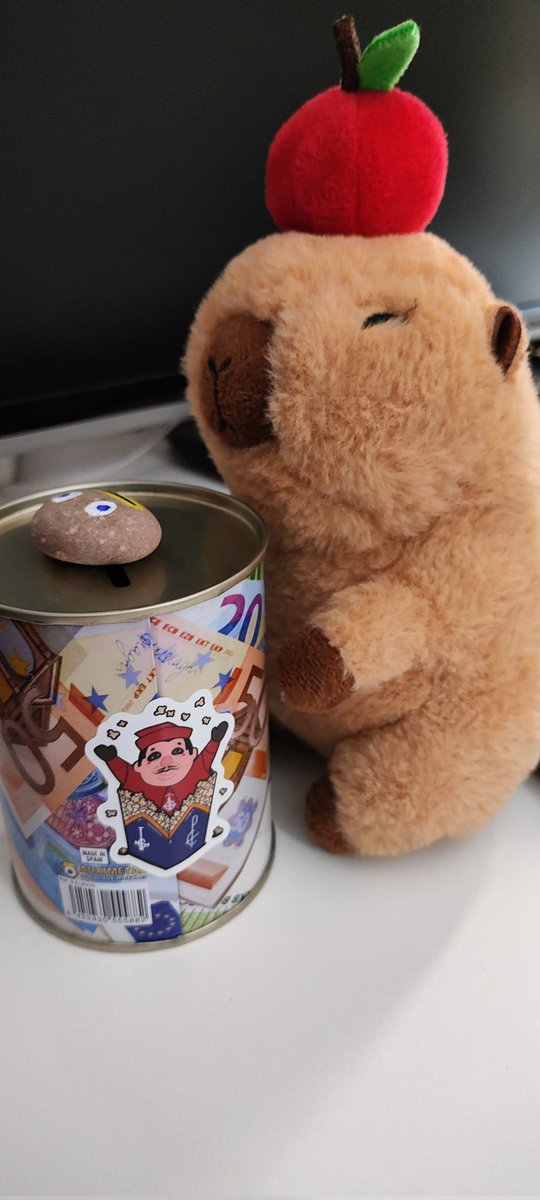 NJuanchomachine's tweet photo. This capycara is saving for a camera!

Guitar pick and rock fact by @iiredescente.

Stickers by @copiassewerrat https://t.co/8qZc4tBL6N