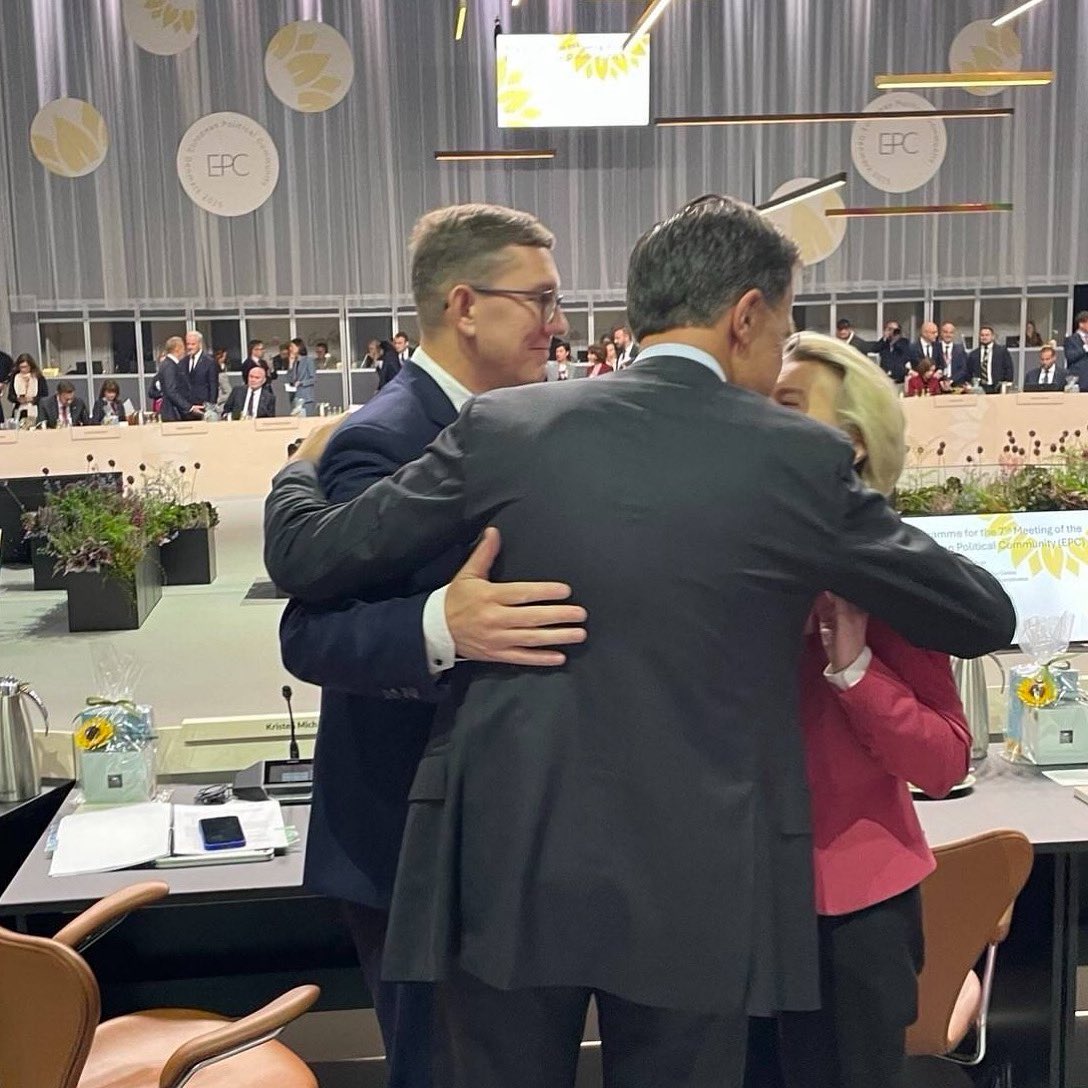 KristenMichalPM's tweet image. Estonia, the EU and NATO stand strong together. We are allies and friends. Thank you @vonderleyen and @MarkRutte for your support – it is the foundation of everything.