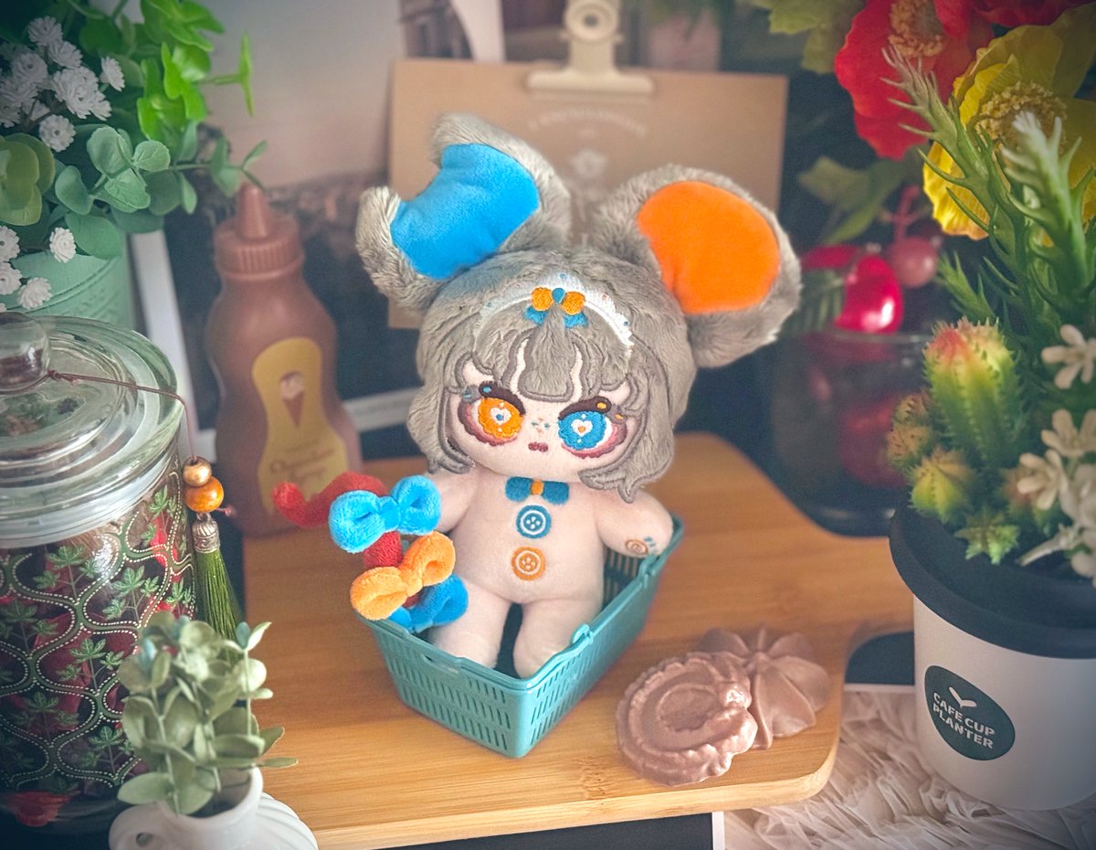 ⋰
持ち込みぬい紹介✍️
⋱

🐭🍭フリュイン

ジューシーでカラフルな色合いと、齧られたもちもちのみみがチャームポイント🤏
みみ固定、尻尾磁石(針金入)で10cmサイズです🧸

#わーみ03