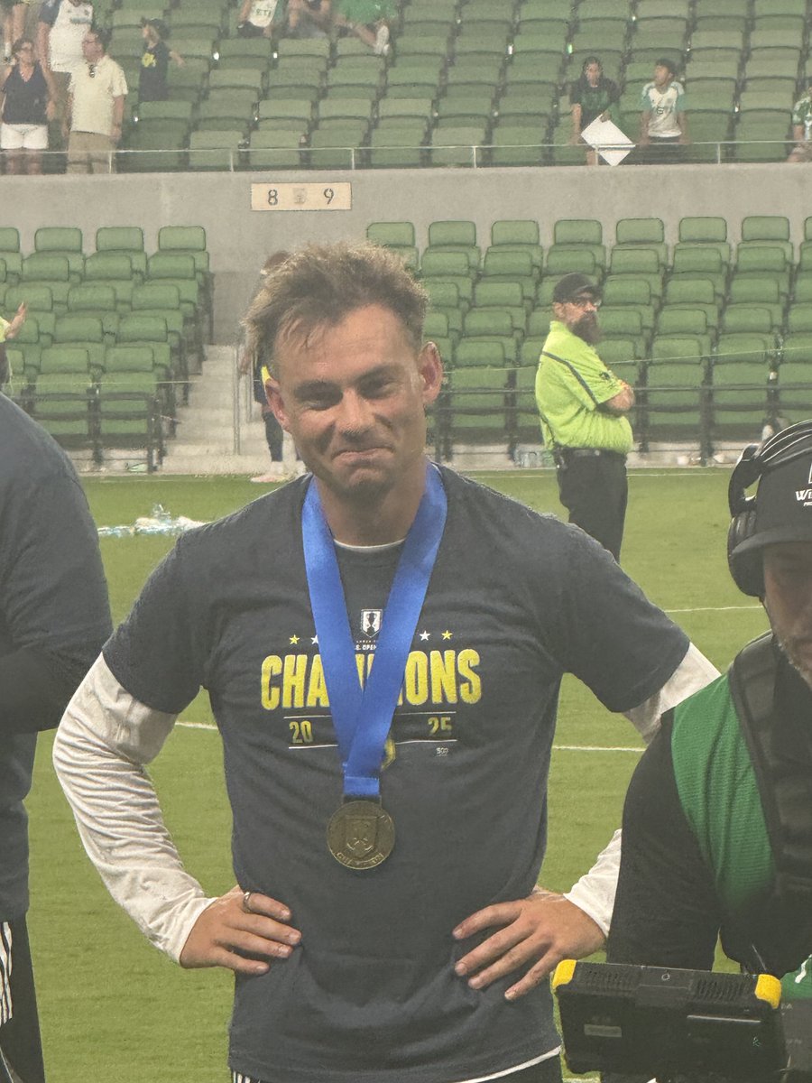 °Cobi° 🇺🇸🇷🇴⚽️| Croc Block Captain 🐊 tweet media