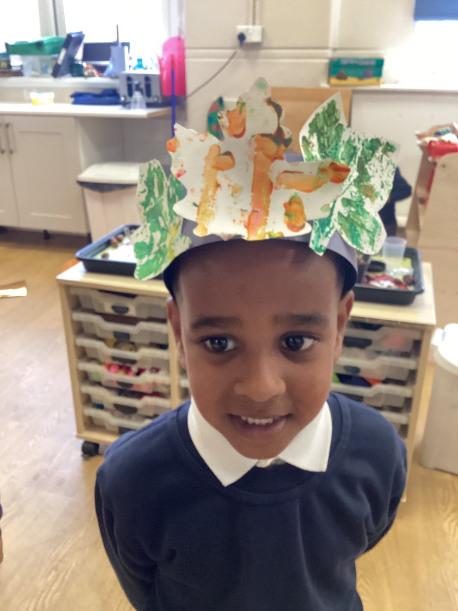 EgremontEYFS's tweet image. How fabulous do the nursery children look in their Autumn leaf crowns 👑 🍁🍂👑 #seasonalchange #expressiveartsanddesign #understandingtheworld