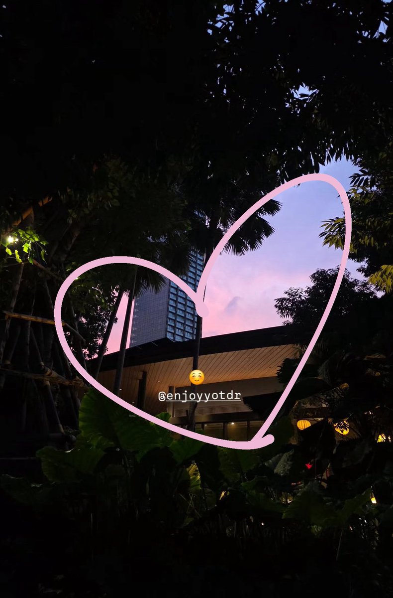 lenexdks11's tweet photo. สิ่งที่คนทั่วไปเห็น :                                    สิ่งที่สาววายเห็น:

ENJOY THE NEW ORIGINALS
#EnjoyxTrueCJUniverse 
#Enjoyyotdr #EnjoyJune https://t.co/g5yKfn22c4