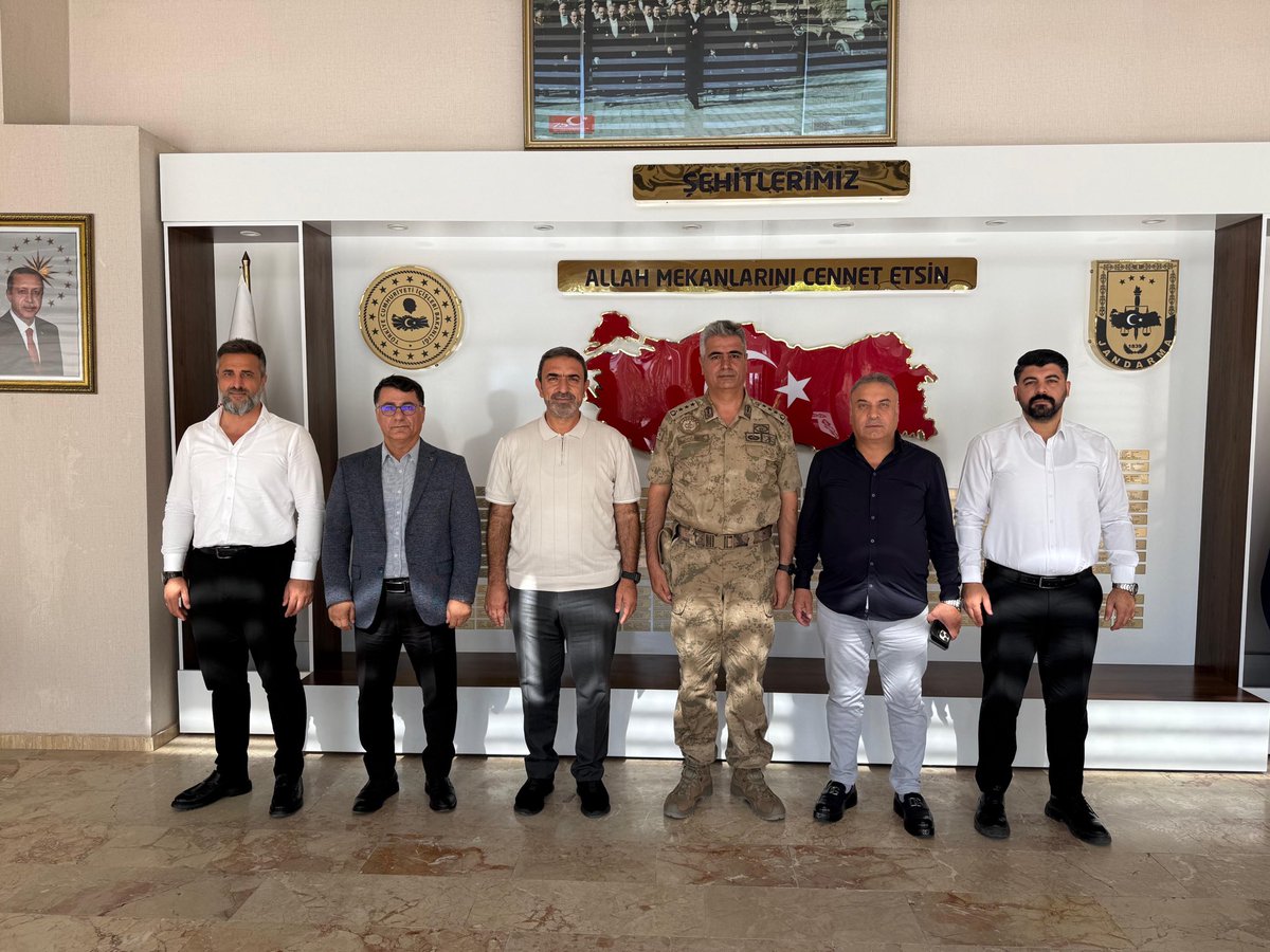 Şube başkanımız <a href="/selmannasiroglu/">M.Selman Nasıroğlu</a> yönetim kurulu üyelerimiz ile beraber İlimize yeni atanan  il jandarma alay Komutanı Ekrem Doğan’ı ziyaret etti.