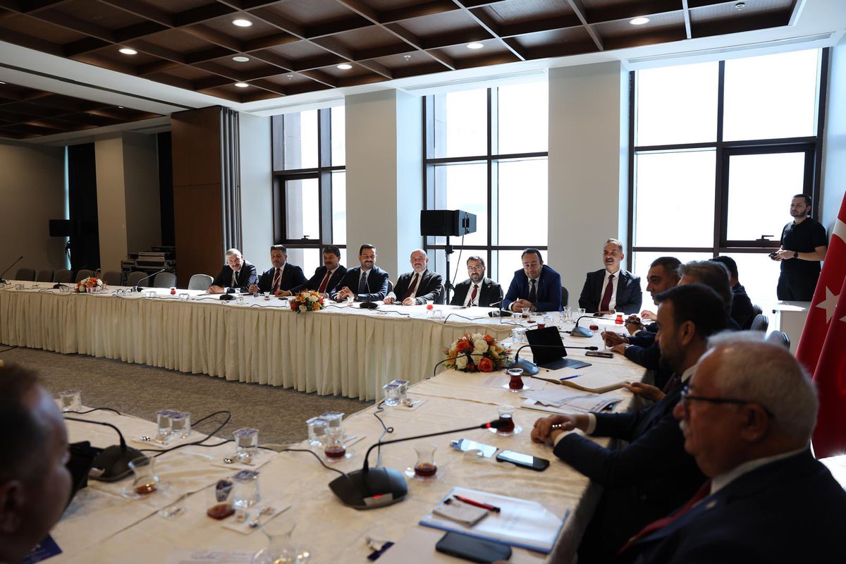 📍AK Parti Genel Merkezi 

Genel Başkan Yardımcımız ve Yerel Yönetimler Başkanımız Sayın Mustafa Demir’in başkanlığında, Birim Başkan Yardımcılarımızın katılımlarıyla İl Genel Meclisi Başkanları değerlendirme toplantımızı gerçekleştirdik.