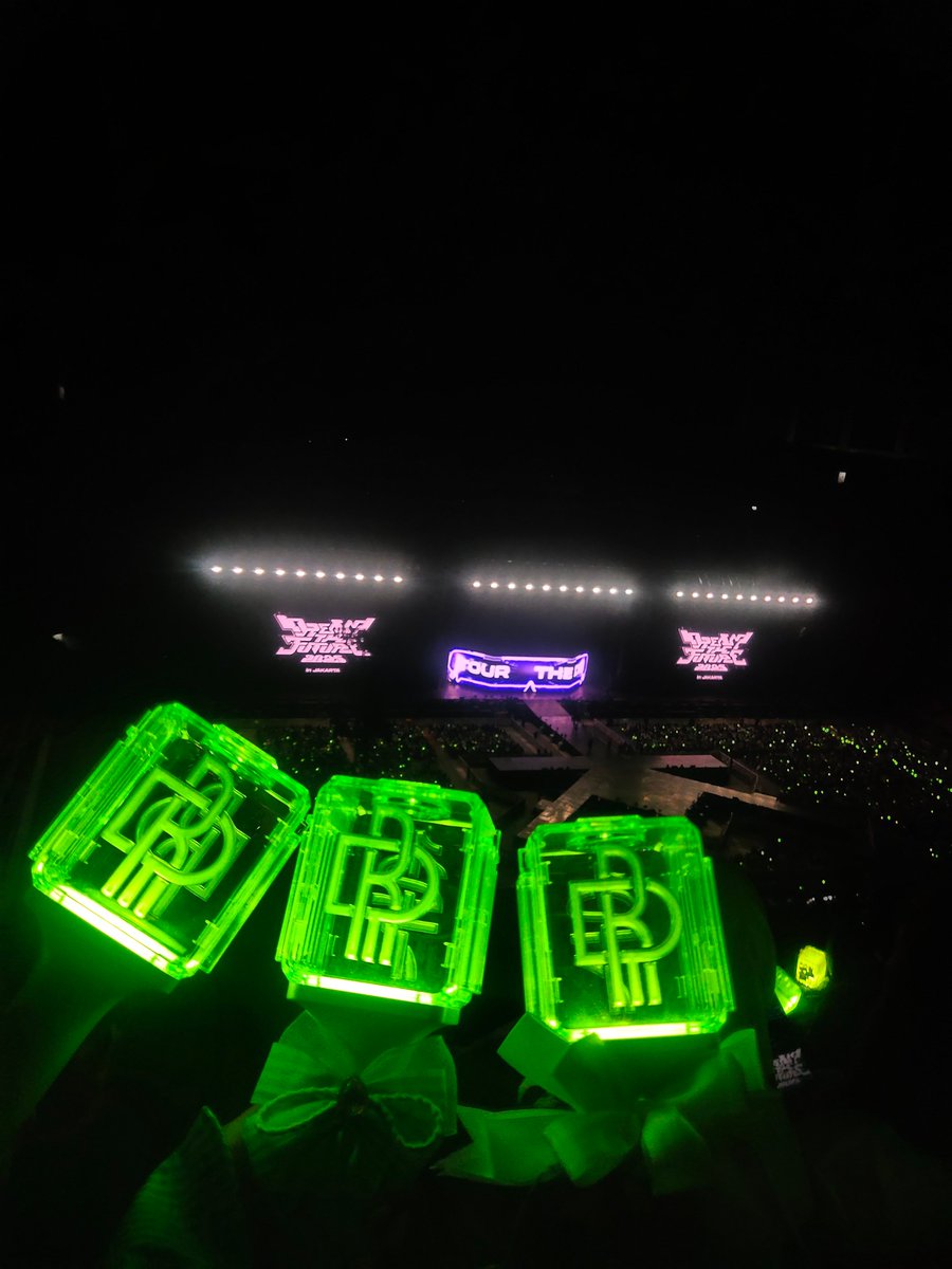 a-aku baru berani beresin printilan konser kemarin 😭 pcd nya kerasa bgt 😭🫂