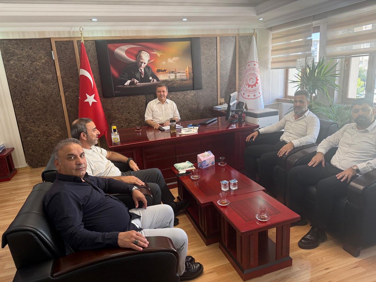 Şube başkanımız <a href="/selmannasiroglu/">M.Selman Nasıroğlu</a> yönetim kurulu üyelerimiz ile beraber İlimize yeni atanan  Sanayi ve Teknoloji İl Müdürümüz Tanzer Erdem’i makamında ziyaret etti.