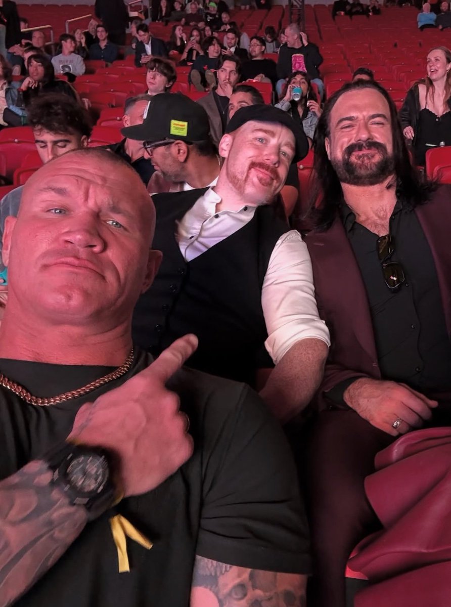 OFHISFELLA's tweet image. Three of your favorite men in one selfie.