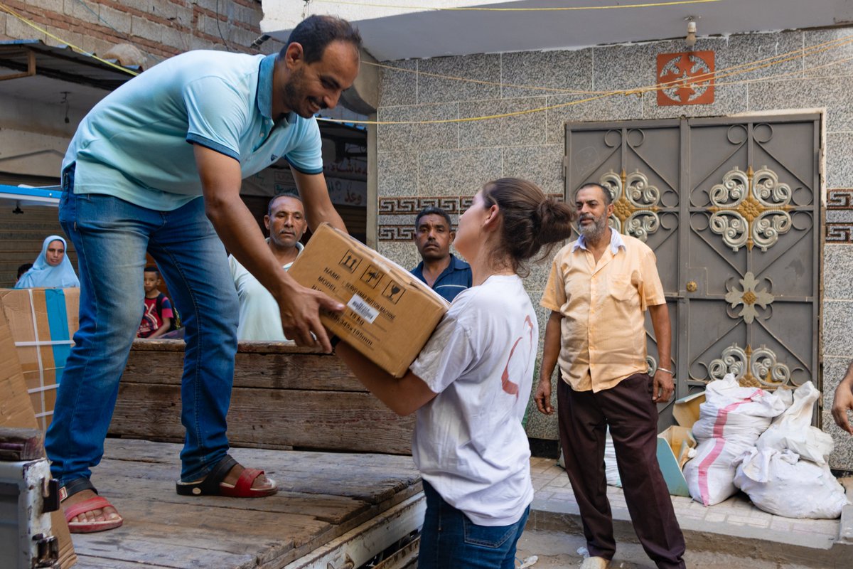 SOSCdOrient's tweet photo. 🇪🇬#ProjetsSOS en #Egypte - Soutien à 7 couturières égyptiennes

À El Malagy, l’équipe de SOS Chrétiens d’Orient a remis trois machines à coudre au père Abanob, curé de la paroisse copte orthodoxe du Martyr Abanob.

Ce projet vise à créer des emplois durables et à dynamiser l’économie locale. Sept femmes devraient y travailler à terme, mettant leur savoir-faire au service de la communauté. Grâce aux bénéfices générés, l’atelier pourrait ensuite s’agrandir.

L’installation des machines, réalisée sur place avec l’aide des volontaires, a suscité l’enthousiasme. Les bénéficiaires, impatientes de les utiliser, y voient la promesse d’un emploi stable et d’un avenir plus serein.

Ce projet a été rendu possible grâce au soutien de l’association Nazarean.

❤️Soutenez les familles égyptiennes. Faites un don : https://t.co/gcDzMTWYWI

#chrétiensdOrient #easternchristians #Egypt #humanitaire #humanitarian #Coptic #chrétien #christianisme