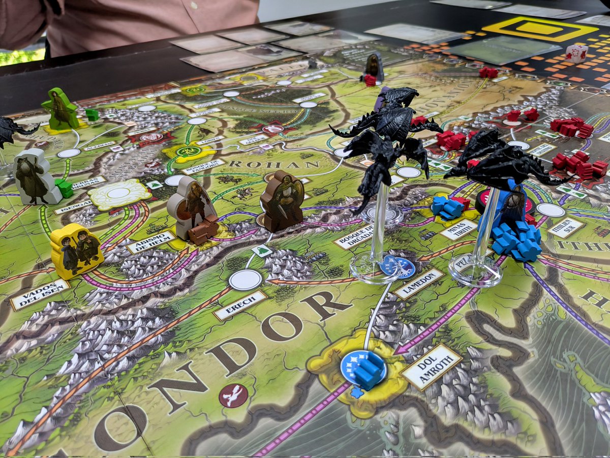 Primera toma de contacto con "El destino de la Comunidad" en Lupus in fabula, un juegazo que nos ha encantado y que, desde ya, os podemos asegurar que verá mesa en múltiples ocasiones, tanto en modo solitario como en modo multijugador 🐺
#juegosdemesa <a href="/Asmodee_es/">asmodee</a> <a href="/ZManGames_ES/">Z-Man Games en español</a>