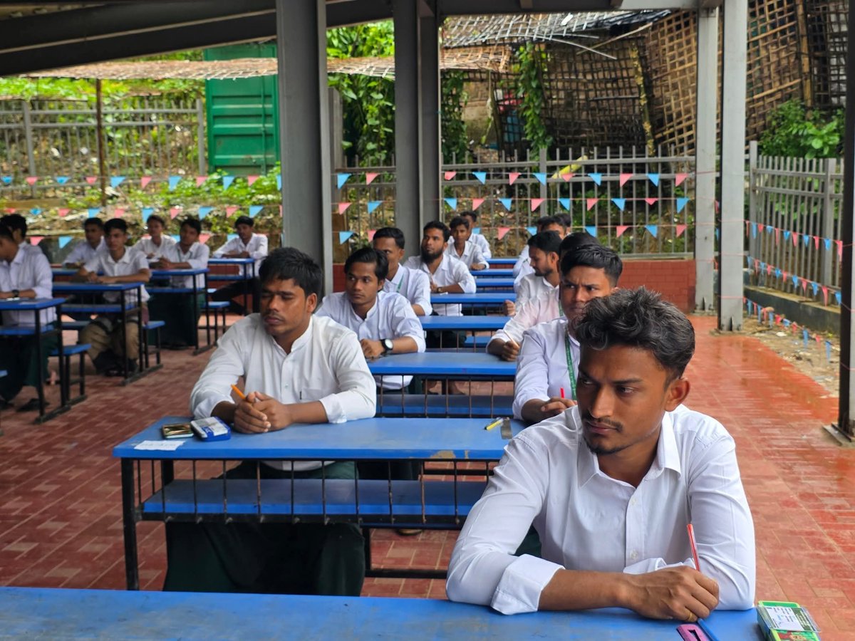 elomormorkos's tweet photo. Best wishes to all the students from community-based schools in the refugee camps as you sit for your very first Mid-term Examination under the guidance of the Examination Board of Rohingya Refugees (EBRR). 

📸: Ro Yassin Abdumonab 

#RohingyaStudents #EBRR #EducationForAll https://t.co/1r7O5Mqct5