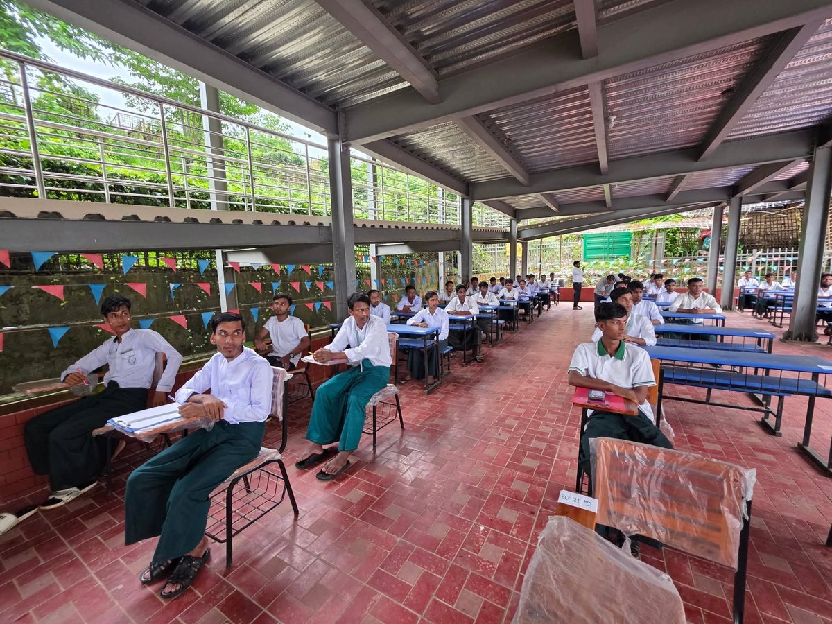 elomormorkos's tweet photo. Best wishes to all the students from community-based schools in the refugee camps as you sit for your very first Mid-term Examination under the guidance of the Examination Board of Rohingya Refugees (EBRR). 

📸: Ro Yassin Abdumonab 

#RohingyaStudents #EBRR #EducationForAll https://t.co/1r7O5Mqct5