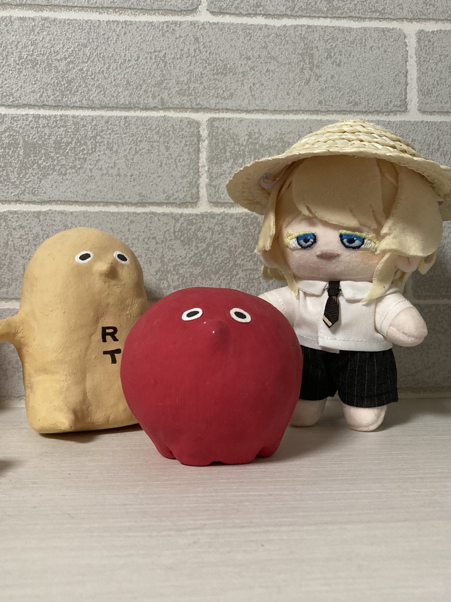 堂々完成
ペルちゃん人形だよ！
服はAmazonで買ったスーツとエビフライポンチョ