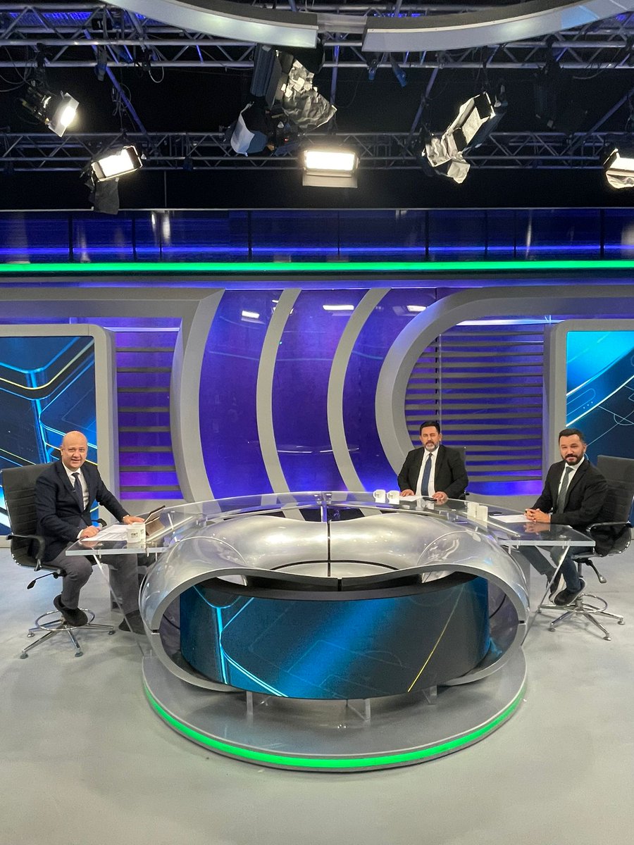 Gündem Futbol başladı ✅️
<a href="/fatihdogan_38/">Fatih Doğan</a> 
<a href="/cuneytersan/">Cüneyt Ersan</a> 
<a href="/trtspor/">TRT Spor</a>