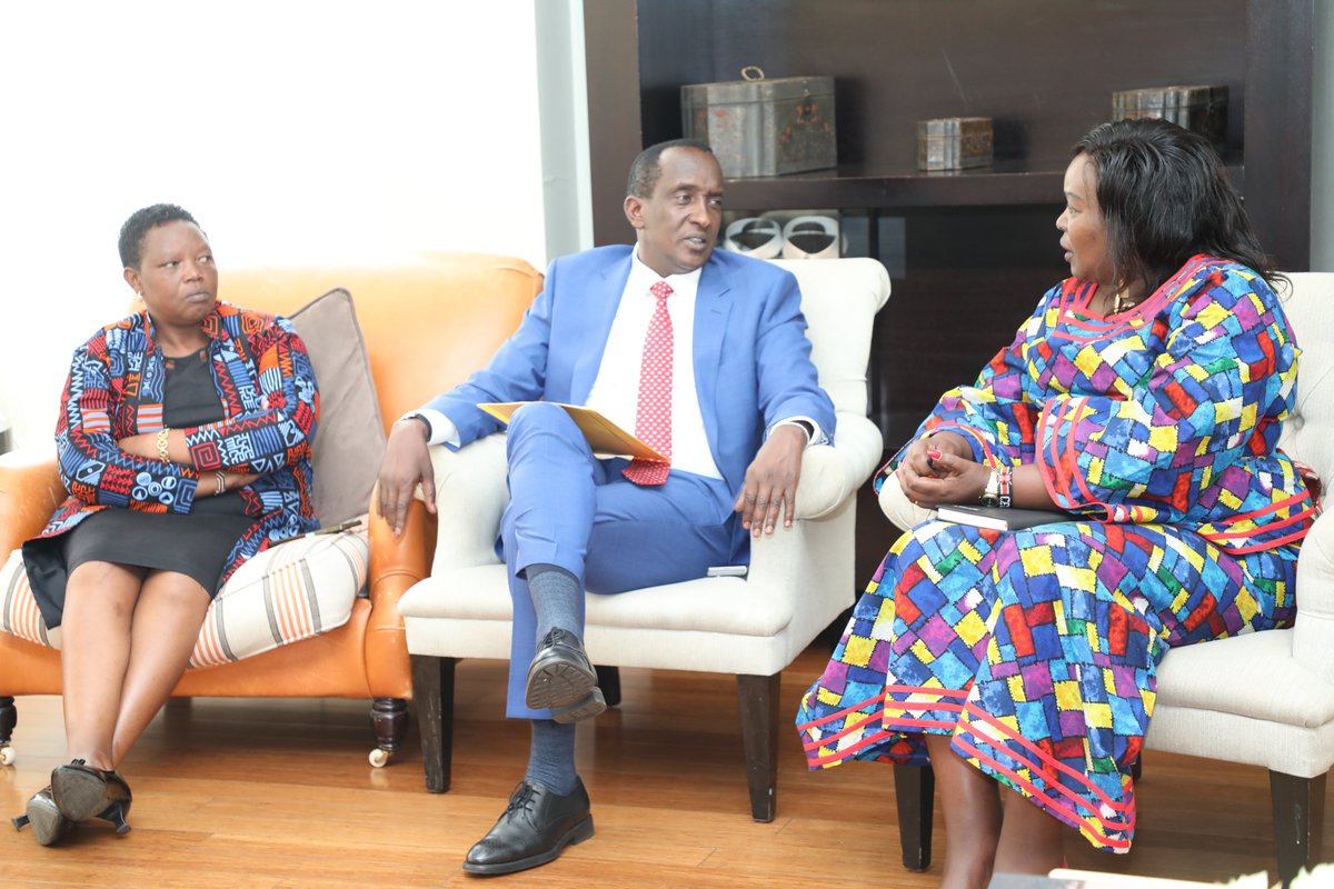 AFGMBoard's tweet image. Anti-FGM Board Chair Ipato Surum & CEO @lolojuberna met Narok Governor Patrick ole Ntutu to brief him on the upcoming Maasai Elders Declaration against FGM. Joined by Viola Rutto from @Amref_Kenya & Pauline Naikuni, Gender Officer, Narok. #EndFGM